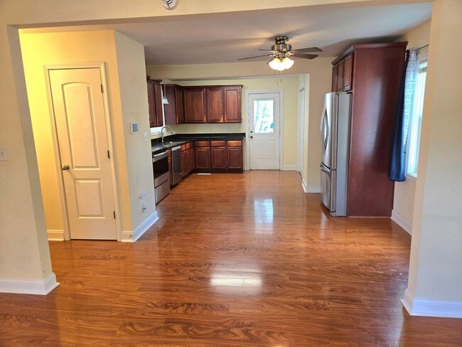 Building Photo - Beautiful Move-In Ready Single Family Home!