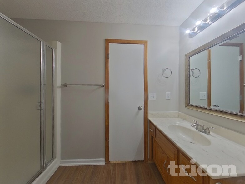 Building Photo - 1304 Circle