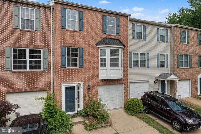 Building Photo - 706 Vanderbilt Terrace SE