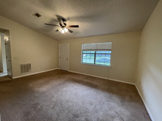 Building Photo - House for Rent
