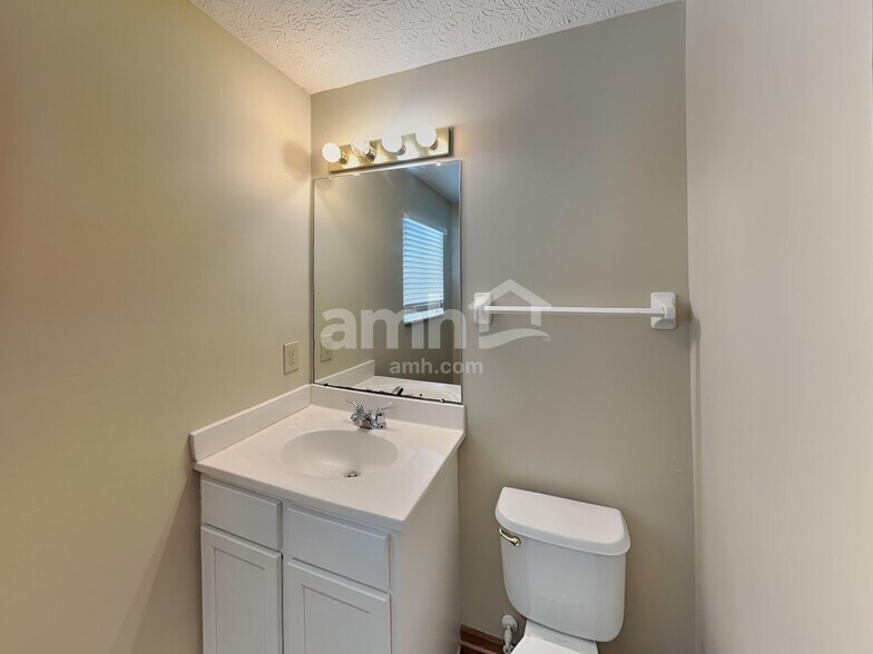 Building Photo - 6647 Hilmar Dr