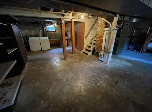 Building Photo - 2-Bedroom Home in the Hawthorne Area!