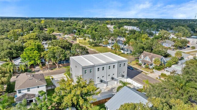 Building Photo - 102 W Adalee St