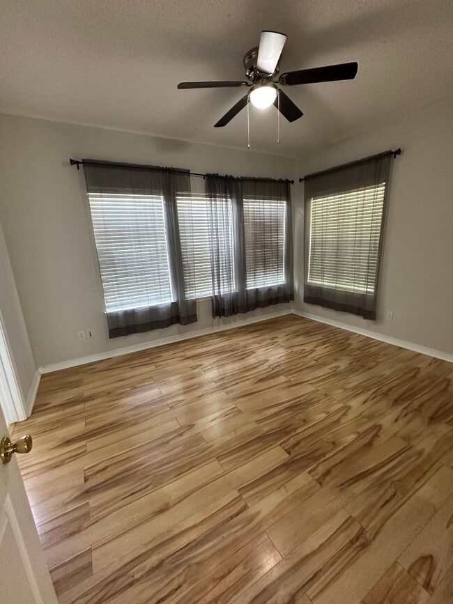 Building Photo - 2061 Laurel Oak Ct
