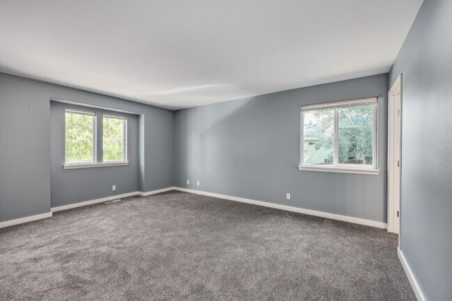 Building Photo - Poulsbo Home