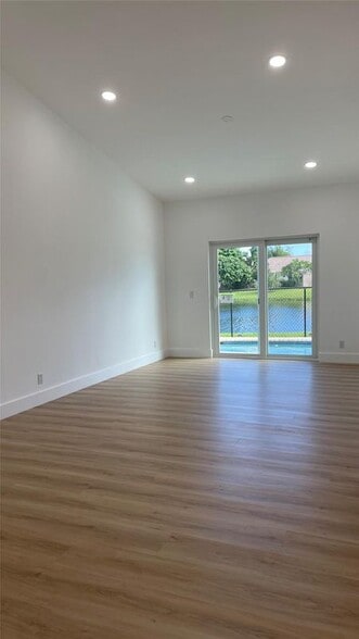 Building Photo - 6425 96th Pl S