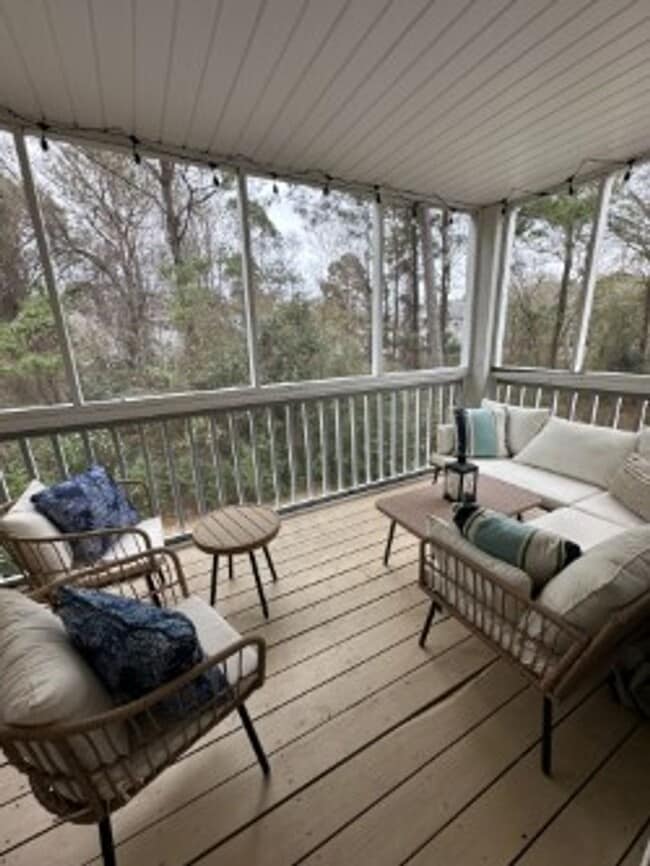 Building Photo - FULLY FURNISHED 1 BEDROOM NOW AVAILABLE