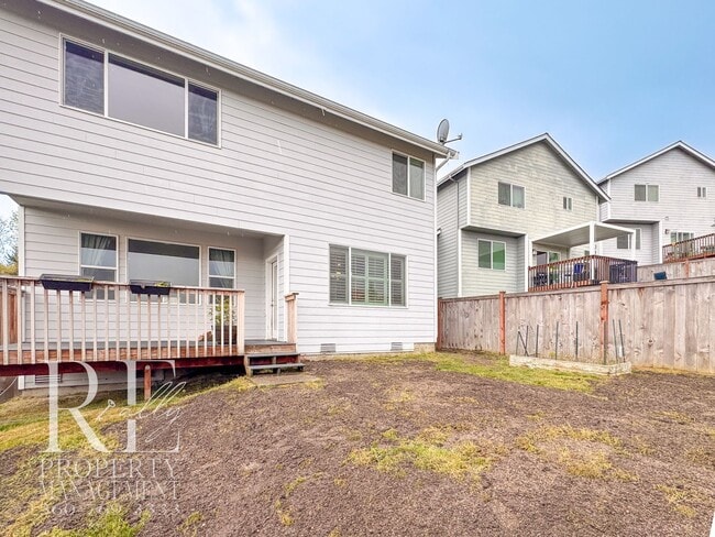 Building Photo - Vaulted Ceilings, Tree-Lined Views & a Spacious Primary Suite Retreat