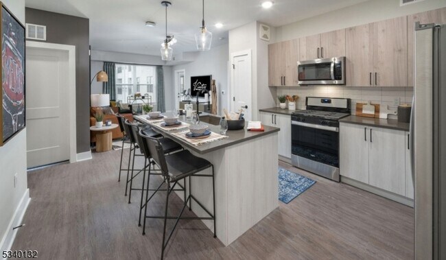 Building Photo - 100 Union St