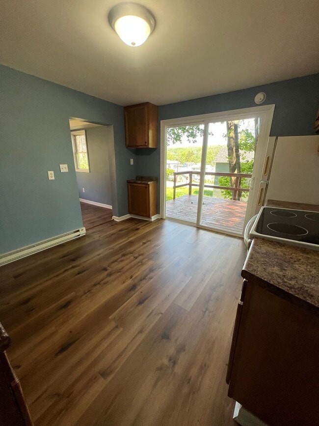 Building Photo - Newly Renovated 2 Bed/1 Bath Single Family...