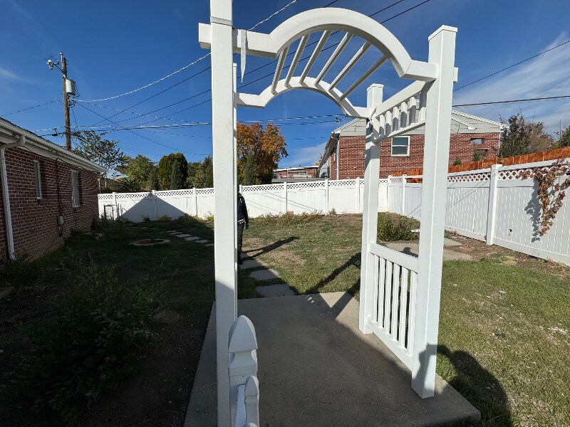 Building Photo - 1509 Foothill Dr
