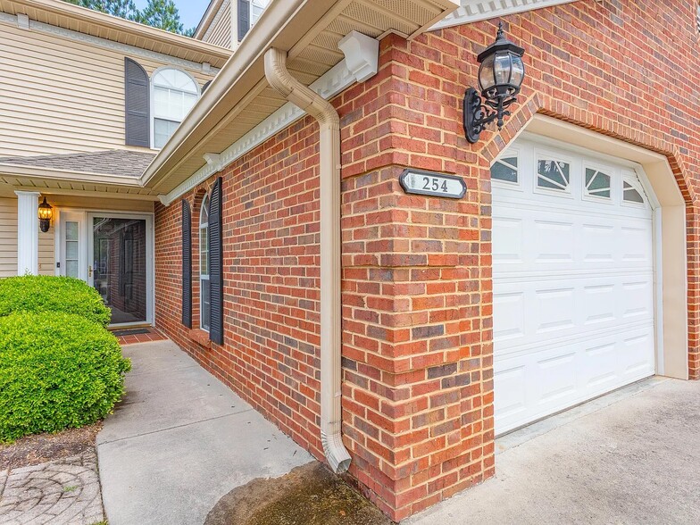 Primary Photo - 1701 W Oak Dr