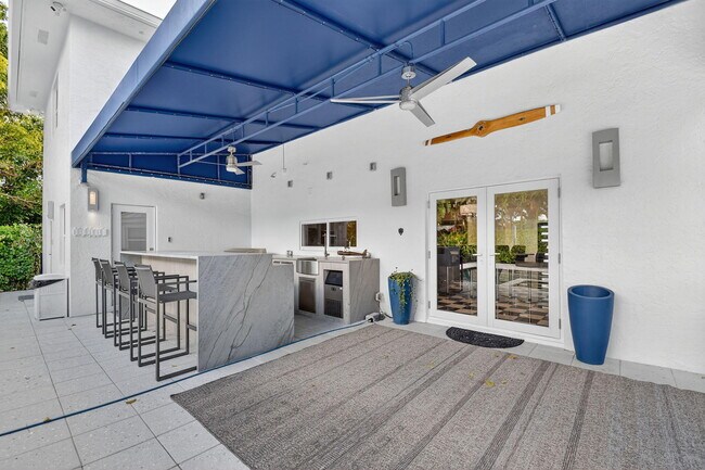 Building Photo - 2900 Greenbriar Blvd
