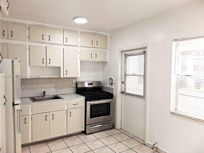 Building Photo - 7860 Harding Ave