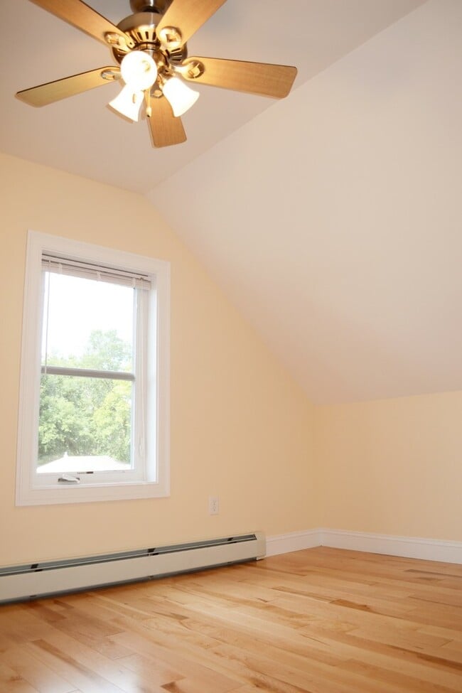 Building Photo - 260 Manhattan Dr