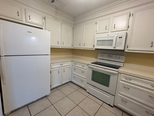 Building Photo - 2 Bed/1.5 Bath in North Jackson