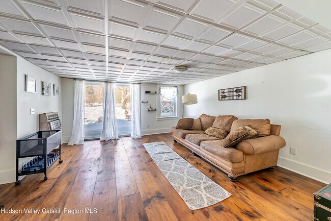 Building Photo - 648 Albany Turnpike