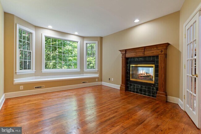 Building Photo - 45105 Mill Creek Way