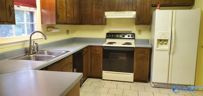 Building Photo - 13111 Chaney Thompson Rd SE