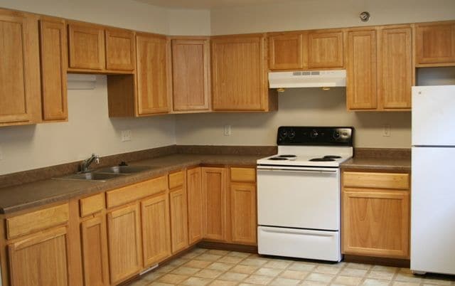 Building Photo - 3 br, 1 bath Apartment - Shirley Manor