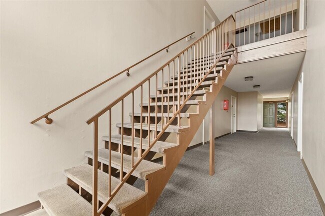 Building Photo - Evansville, Indiana*** 2 Bed 1 Bath $1079.00/mo***No Deposit $0