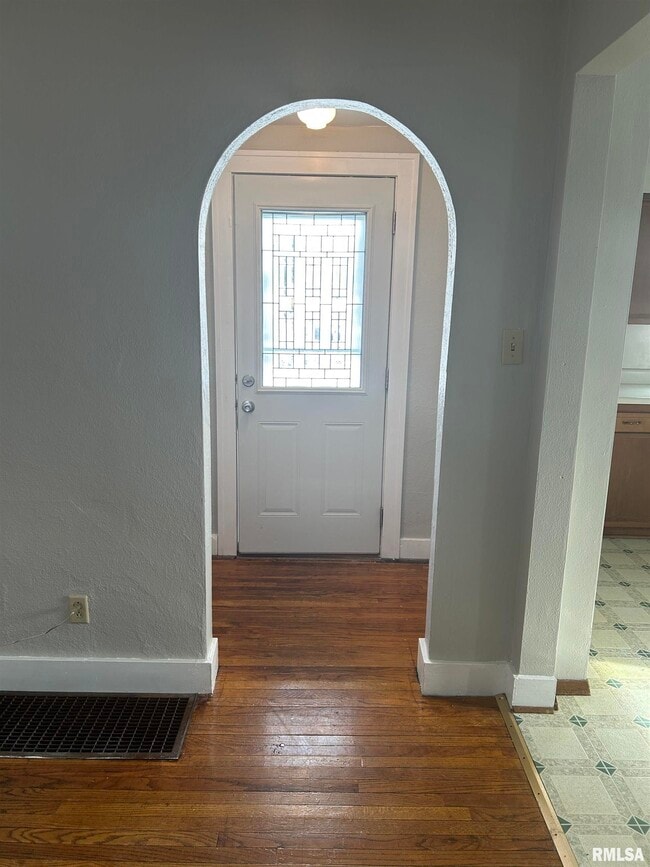 Building Photo - 405 Keller St