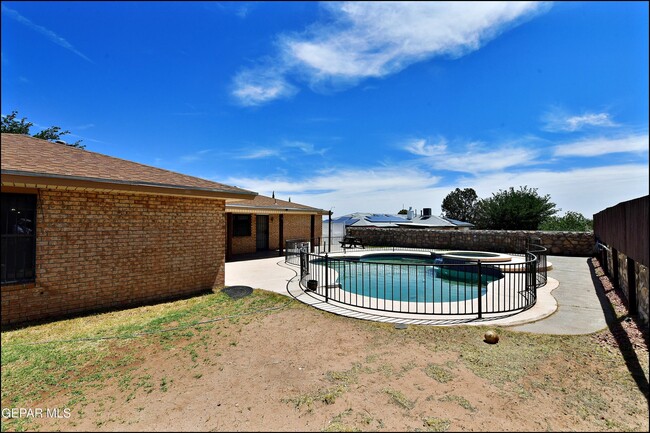 Building Photo - 4504 R J Lunn Ct