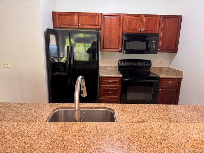 Building Photo - 935 Tower Ridge Cir