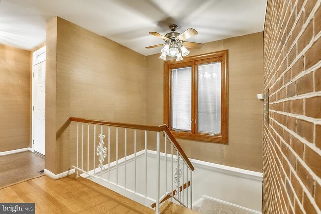 Building Photo - 1809 N Uhle St