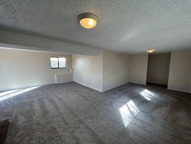 Building Photo - 2223 Ptarmigan Ln