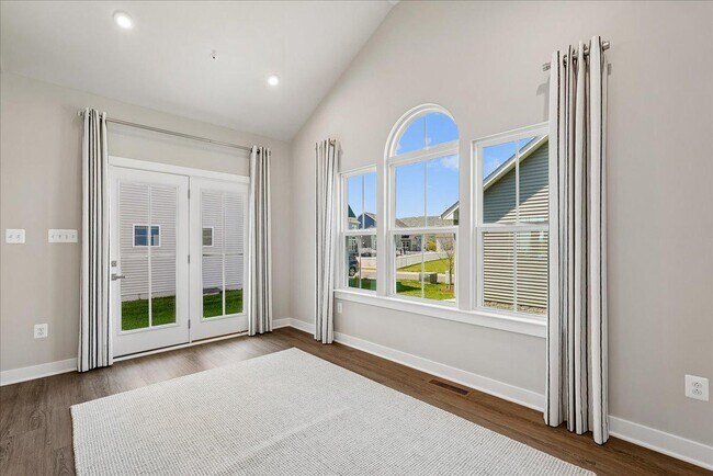 Building Photo - 1303 Potomac View Pkwy