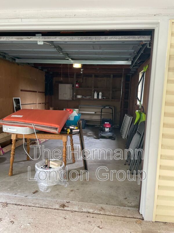 Building Photo - 451 Golden Valley Dr