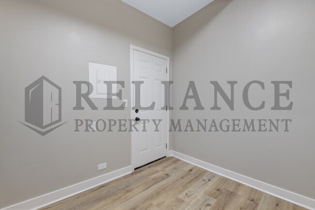 Building Photo - 1631 S Fern St