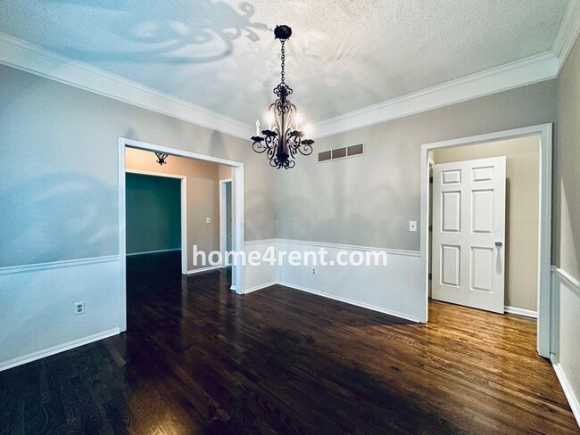 Building Photo - Blue Valley Schools, Granite Counters, Fin...