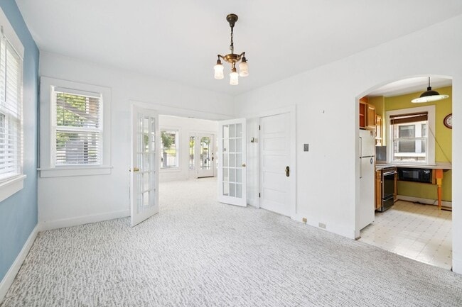 Building Photo - 1604 17th Ave S