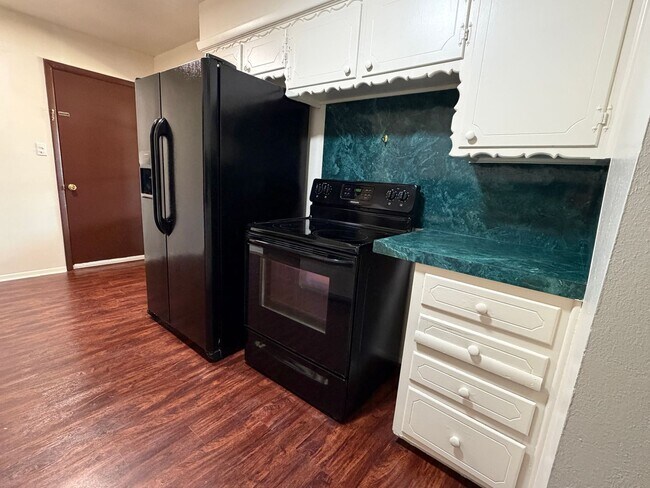 Building Photo - 84 SW 45th St