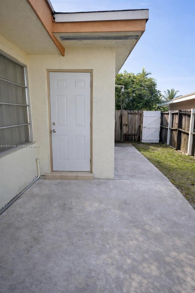 Building Photo - 2141 N 57th Terrace