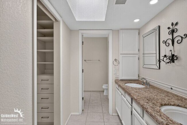 Building Photo - Beautiful 2Bdm 2Ba Home Located in the Biltmore Area!