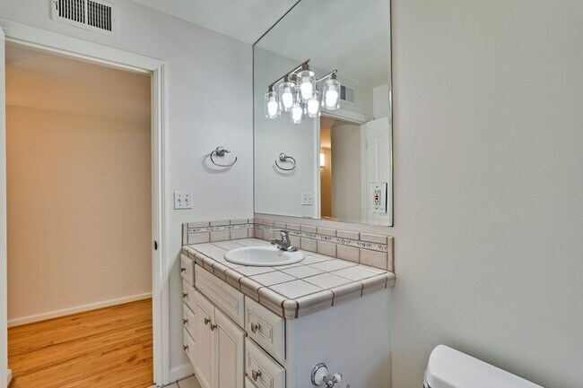 Building Photo - 941 // (Duplex)