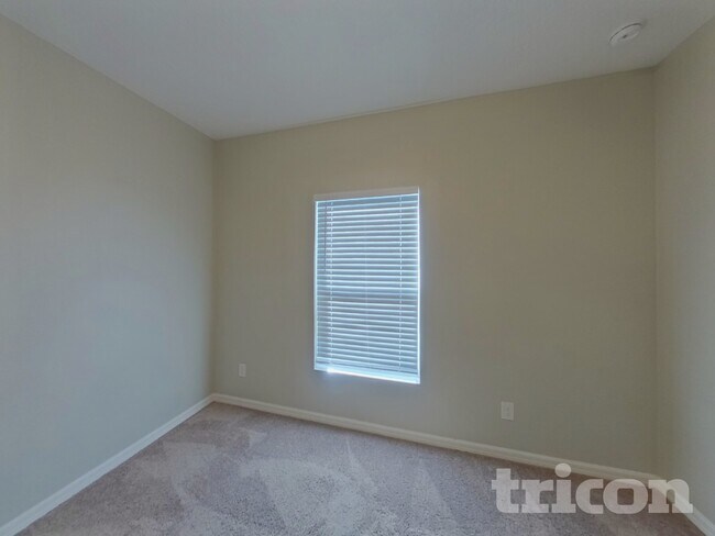 Building Photo - 1266 Stratton Ave