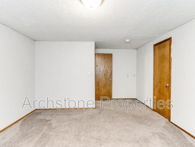 Building Photo - 2524 Boxwood Ave