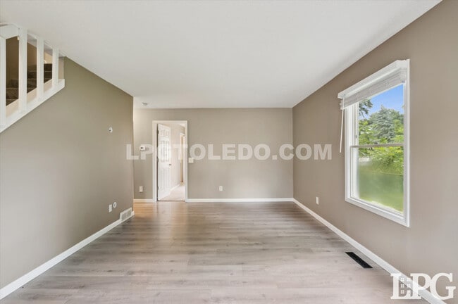 Building Photo - 7044 Springfield Dr