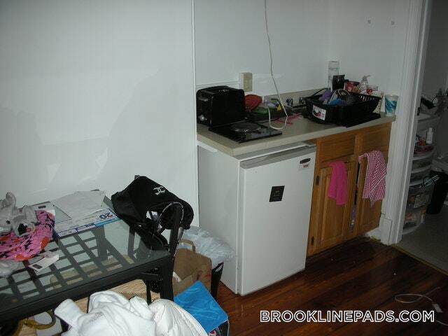 Building Photo - 1077 Beacon St