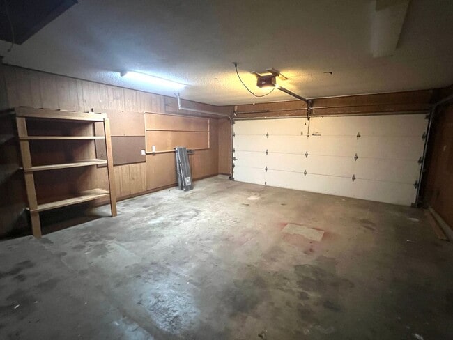 Building Photo - Charming single-story home with 4 bedrooms and 2 bathrooms for rent in neighborhood of Anderson M...