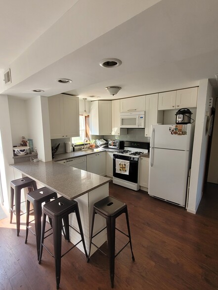 Building Photo - 4056 N Kolmar Ave