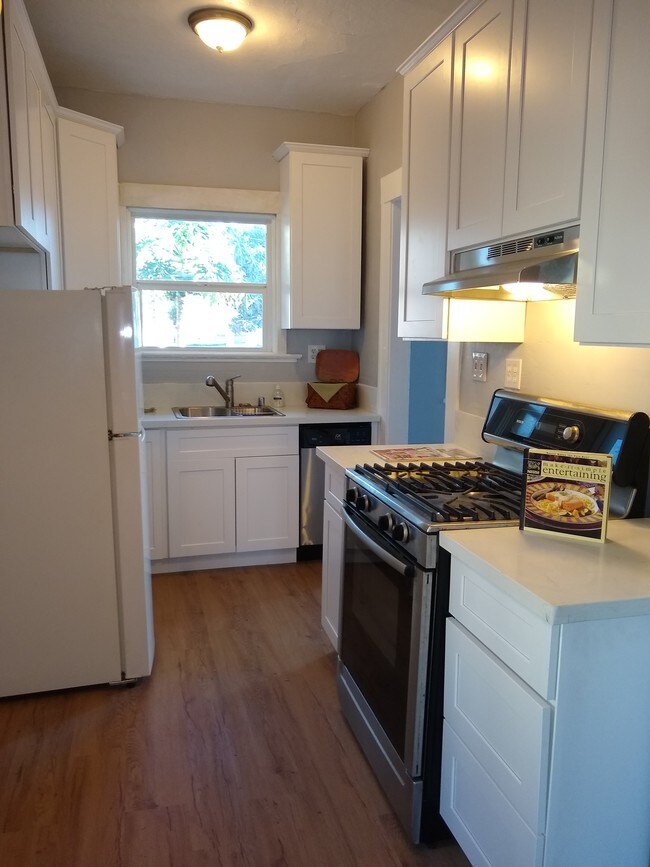 NEW KITCHEN - 777 Elmira St