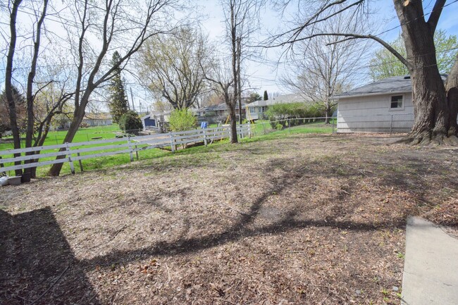 Building Photo - 3 bed 1 bath Available For Rent Near Histo...