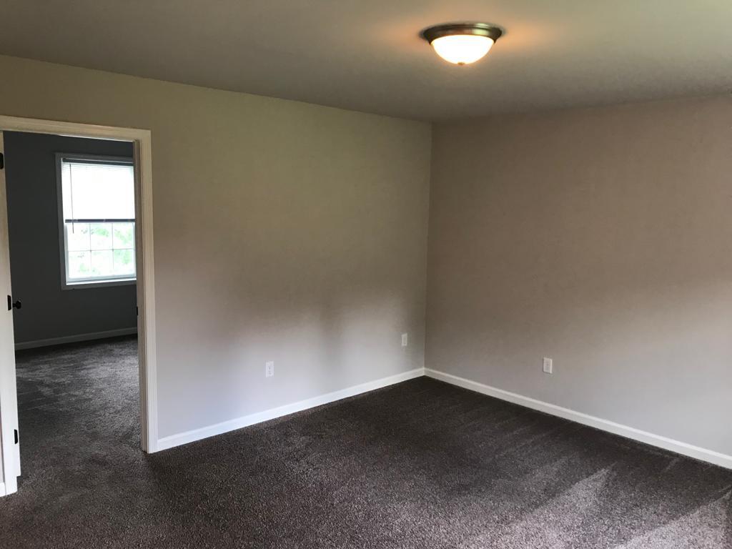 Building Photo - 640 S Oak St