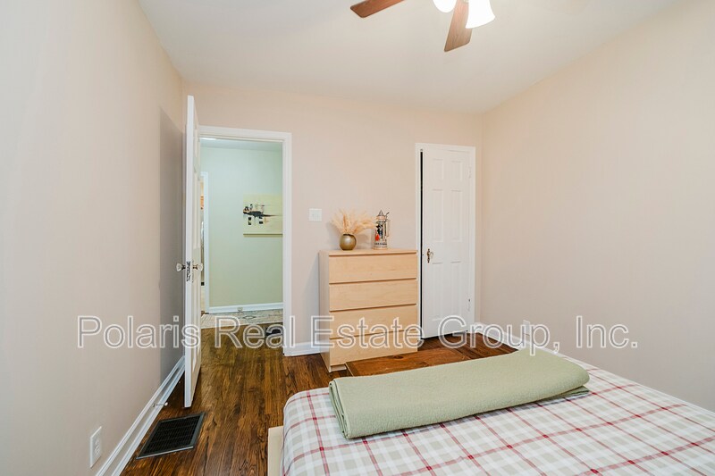 Building Photo - 5916 Crittenden Ave