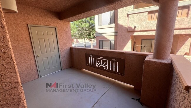 Building Photo - 2 Bedrooms, 2 Baths